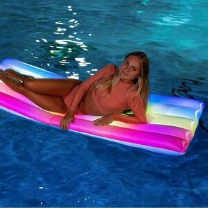 NIB PoolCandy Classic Rainbow Illuminated LED Deluxe Pool Raft 74“ x 30“